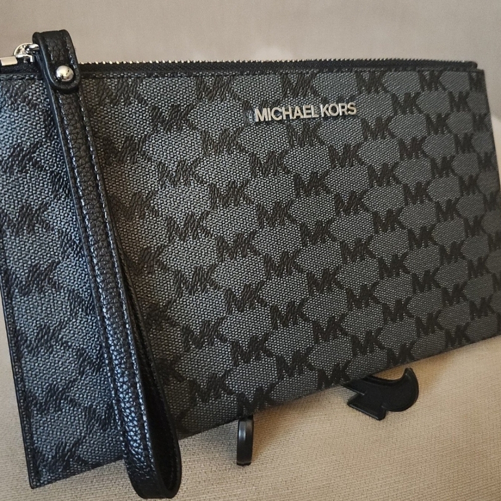 MK CLUTCH